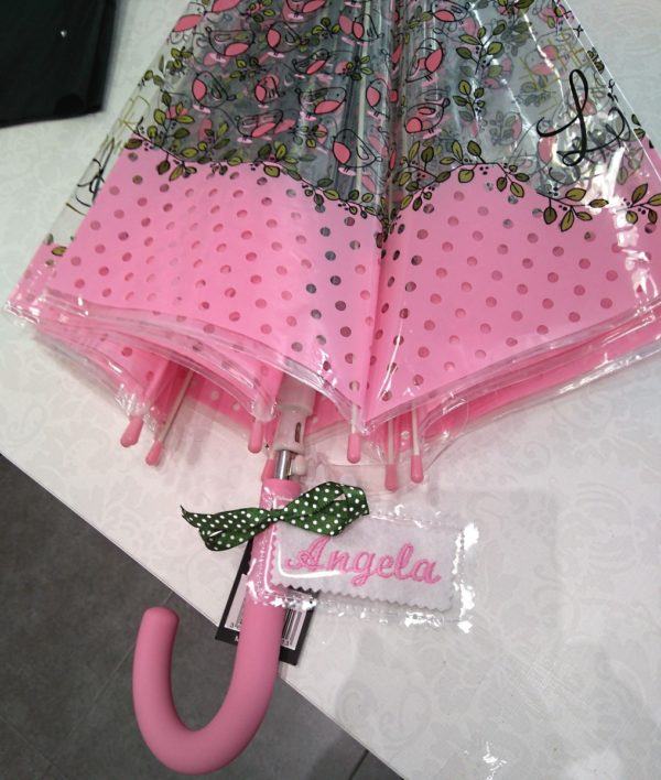 Paraguas personalizado con etiqueta bordada