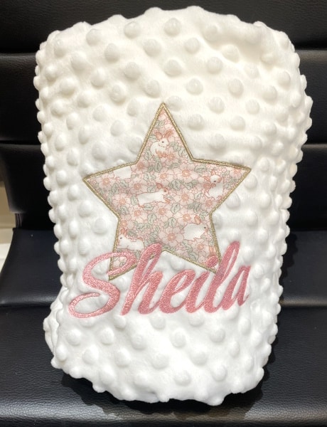 Manta de bebé | 🐰 Colección Pompón Rosa - Imagen 4